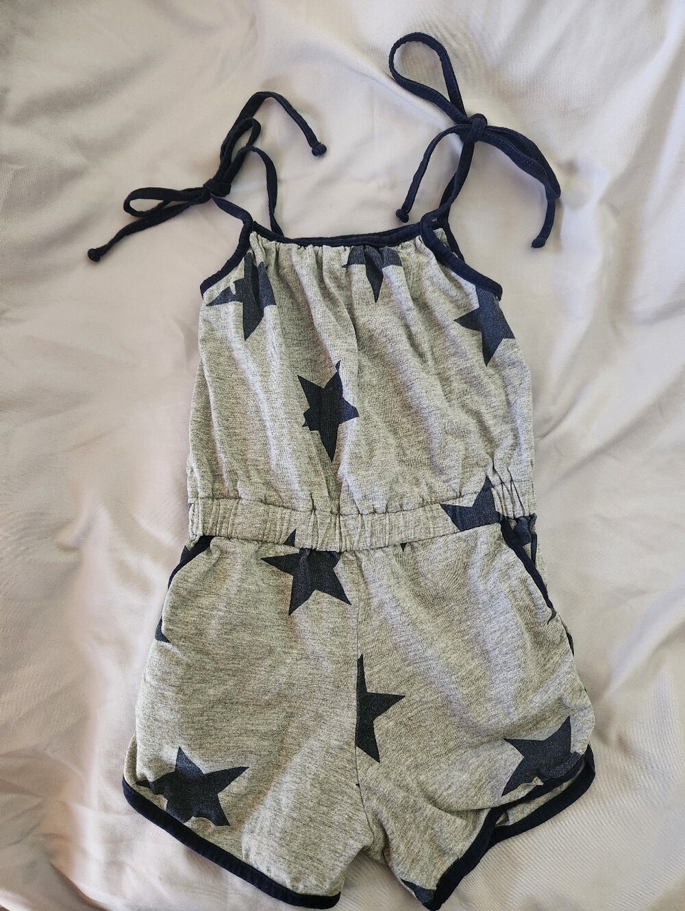 A.T.U.N Girls' Grey Star Print Romper with Navy Trim And Side Pockets 2/3T , EUC